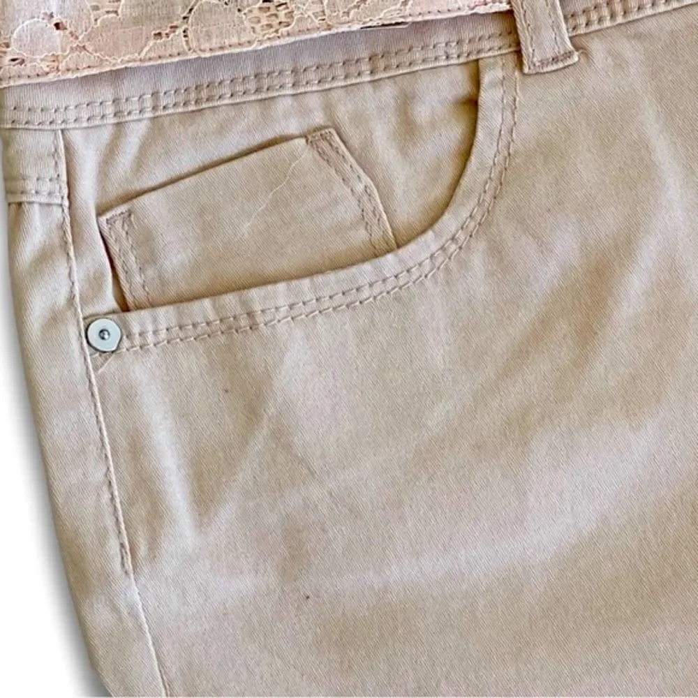 Indigo Rein Lace Belted Casual Shorts • Size 11 • NWT